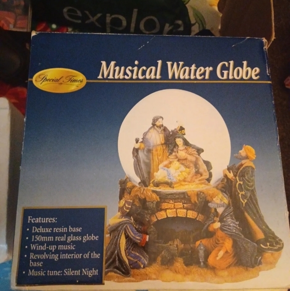 CHRISTMAS WATER GLOBE NATIVITY JESUS 3 WISE MEN SILENT NIGHT ROTATING IN BOX - Picture 2 of 3